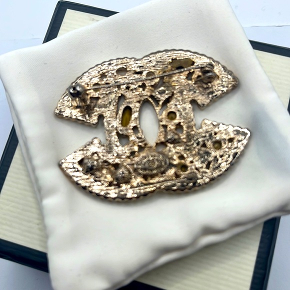 CHANEL vintage brooch - Picture 3 of 4